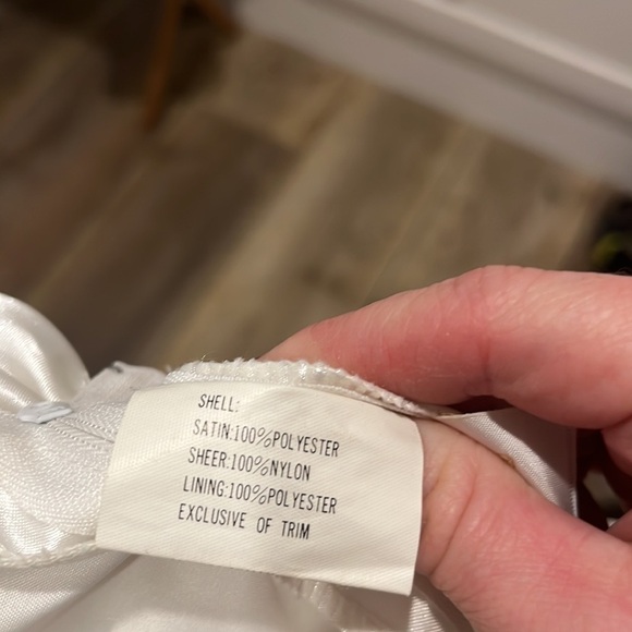 Flower Girl Elegant White Satin Gown with Bow and Train size 4 - Picture 10 of 11